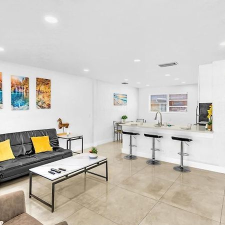 New Stylish 2 Bdrm Mins To Beach & Aventura Mall Hallandale Beach Exterior foto