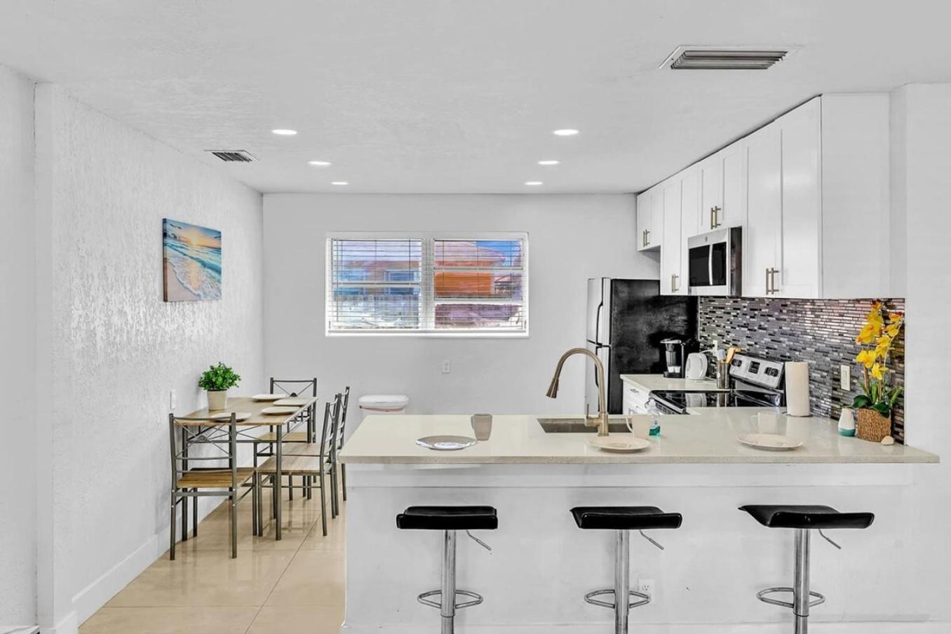New Stylish 2 Bdrm Mins To Beach & Aventura Mall Hallandale Beach Exterior foto